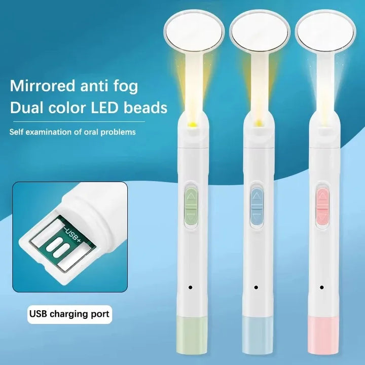 Tre specchietti dentali accesi, verde, blu e rosa, con la spina USB