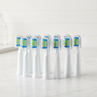 Brossettes de rechange ×10 ÉclatDent : Les brossettes de rechange sur un plan de marbre blanc