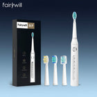 Brosse à Dents Électrique Sonique RÉVOLUTION D7 ÉclatDent : La brosse à dents électrique et son coffret en studio sur fond bleu dégradé