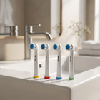 Cabezales suaves compatibles Oral-B — en el borde de un lavabo blanco, luz de la mañana