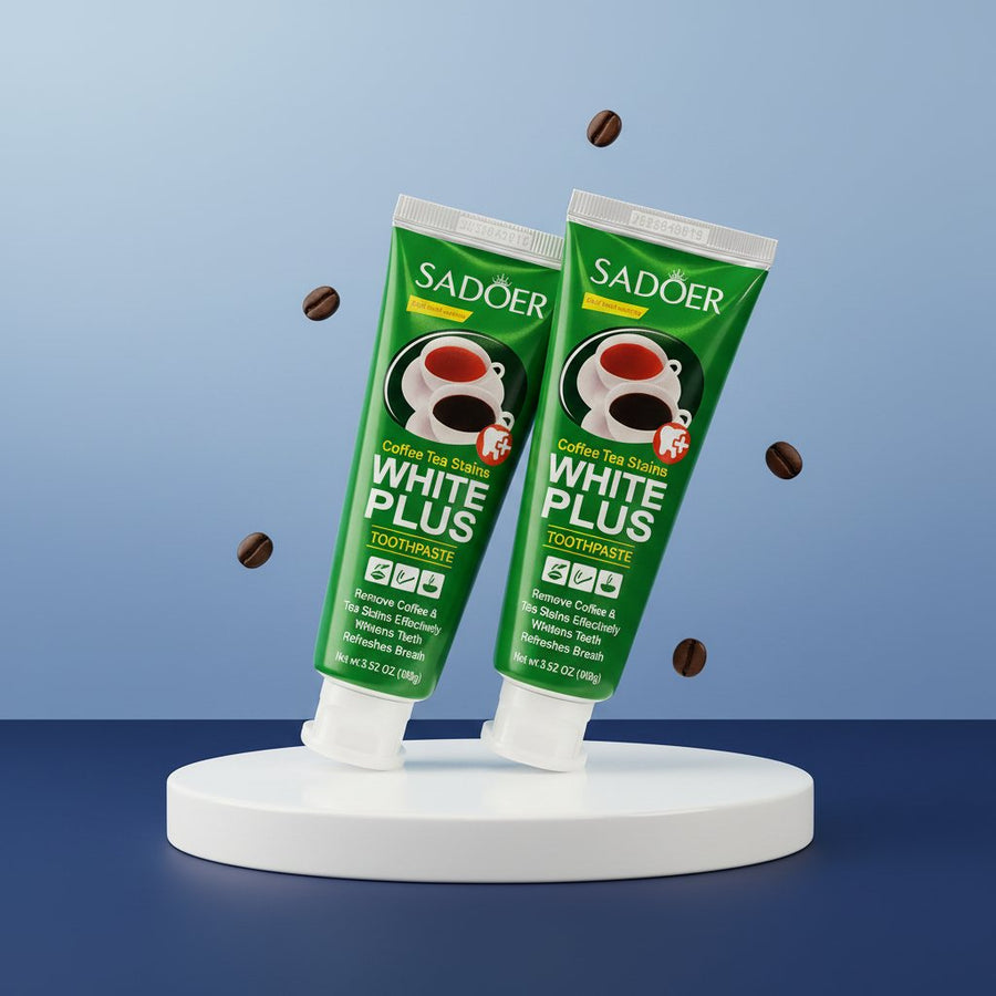 Duo Amante del Caffè ÉclatDent: su un piedistallo rotondo, fondo studio blu sfumato