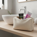 Duo Douceur Sakura ÉclatDent : sortant d’une trousse de toilette de voyage