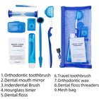 Contenu du kit bleu étalé : brosse pour appareil, miroir, brossette, sablier, fil, brosse de voyage, cire, enfile-fils et trousse, légendé en anglais