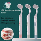 Miroir à LED tenu face à un modèle de dentition, trois coloris