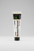 Tube de dentifrice blancheur au charbon actif de bambou ÉclatDent sur fond gris studio