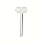 Exprimidor de tubo de acero en forma de llave, vista frontal sobre fondo blanco
